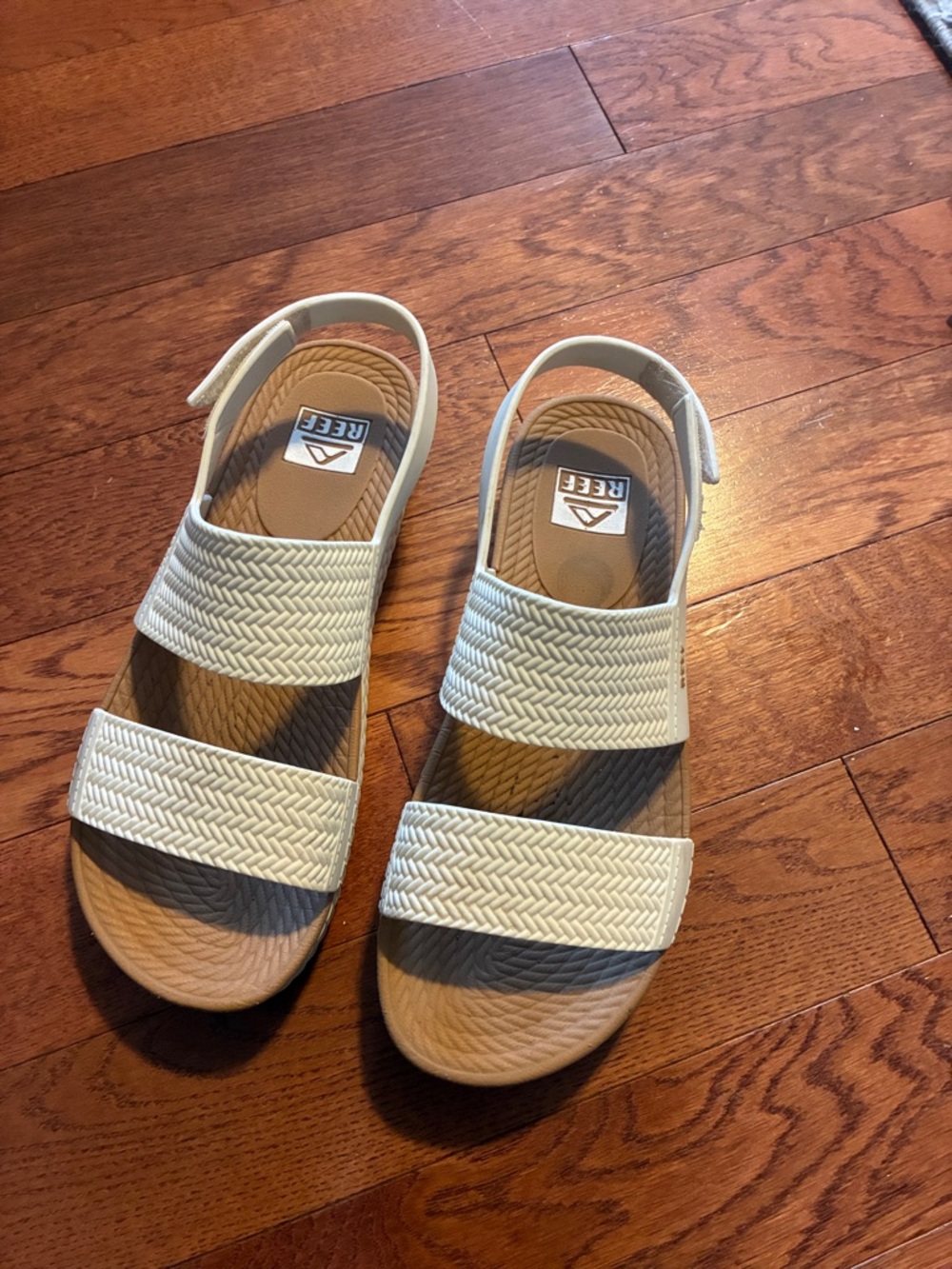 Reef Women's Cream Braided Strap Water Vista Sandals white and tan size 8